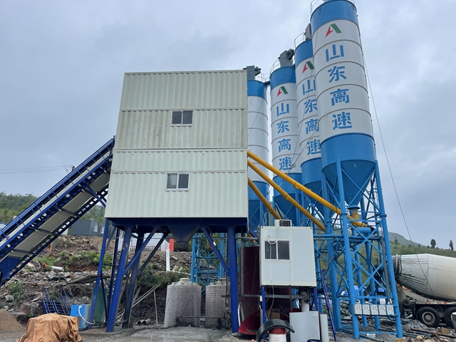 商品(pǐn)混凝土攪(jiǎo)拌站設備(bei)的安全防(fang)範有哪些(xie)？